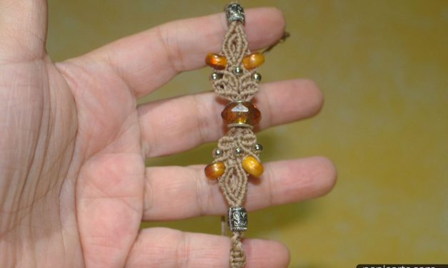 Pulseras de micromacrame con abalorios de cristal